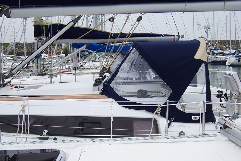 OCEANIS 31 2008 LARGE 2 ARCHES DECKHOOD