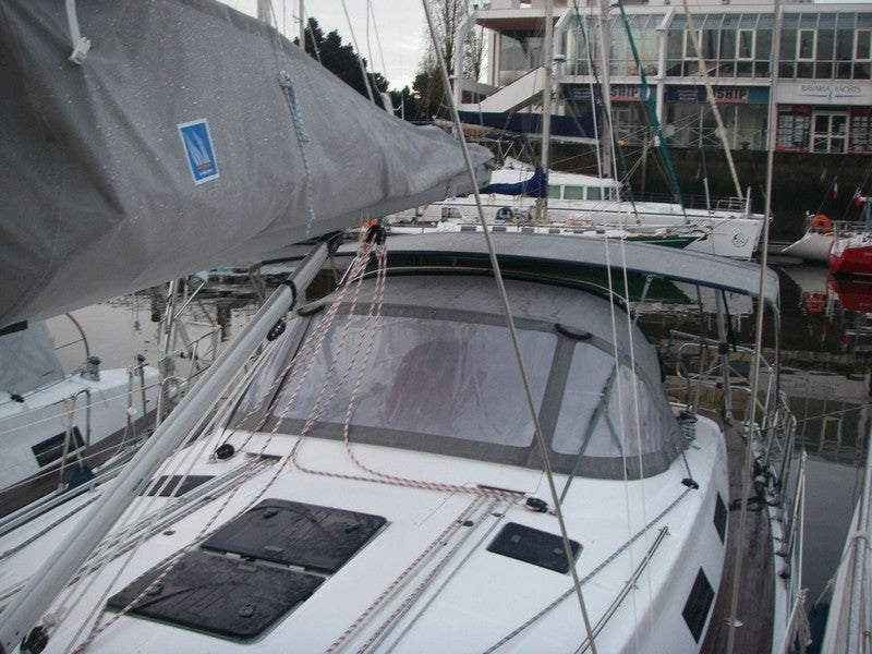 GRAND CAPOT DE PONT À 2 ARCHES BAVARIA BAVARIA 40 CRUISER 2011