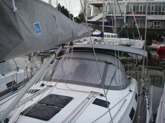 GRAND CAPOT DE PONT À 2 ARCHES BAVARIA BAVARIA 40 CRUISER 2011