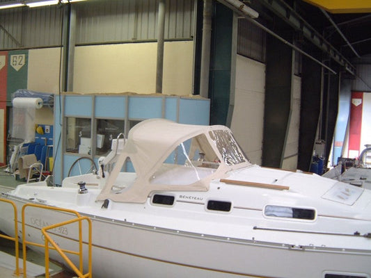 OCEANIS 323 2004 GRAND CAPOT DE PONT À 2 ARCHES
