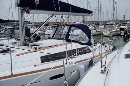 OCEANIS 34 2008 LARGE 2 ARCHES DECKHOOD