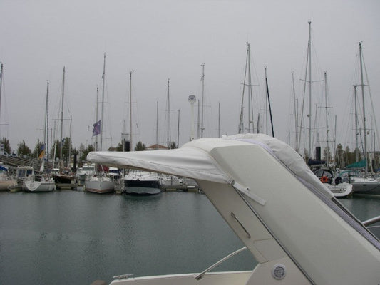 AUVENT LEADER LEADER 8 AVEC ARC EN POLYESTER 2010